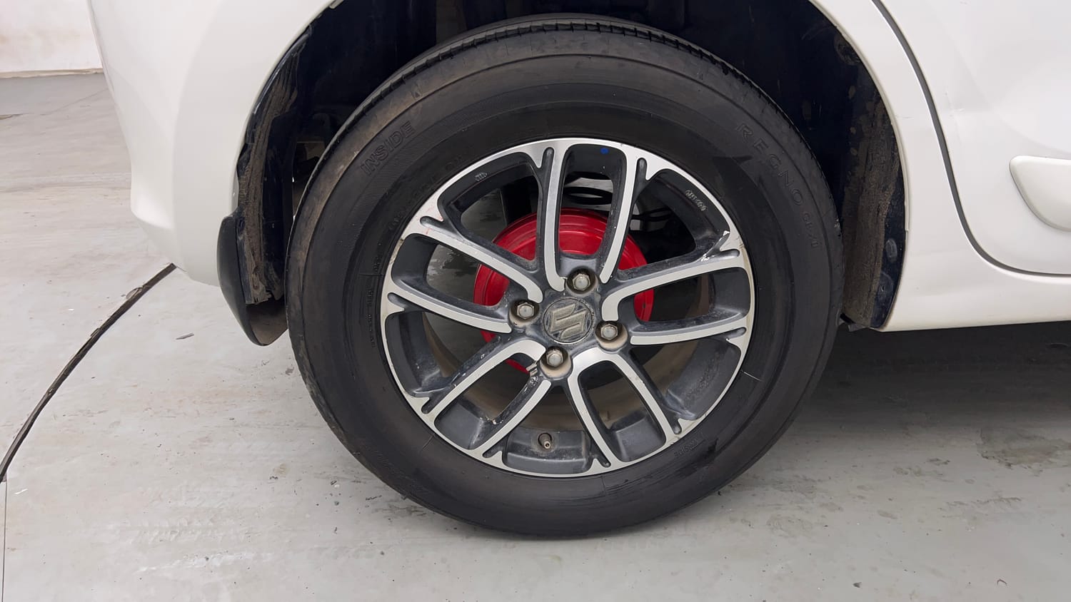 Used 2019 Maruti Suzuki Swift ZXi Plus Petrol Manual tyres RIGHT REAR TYRE RIM VIEW