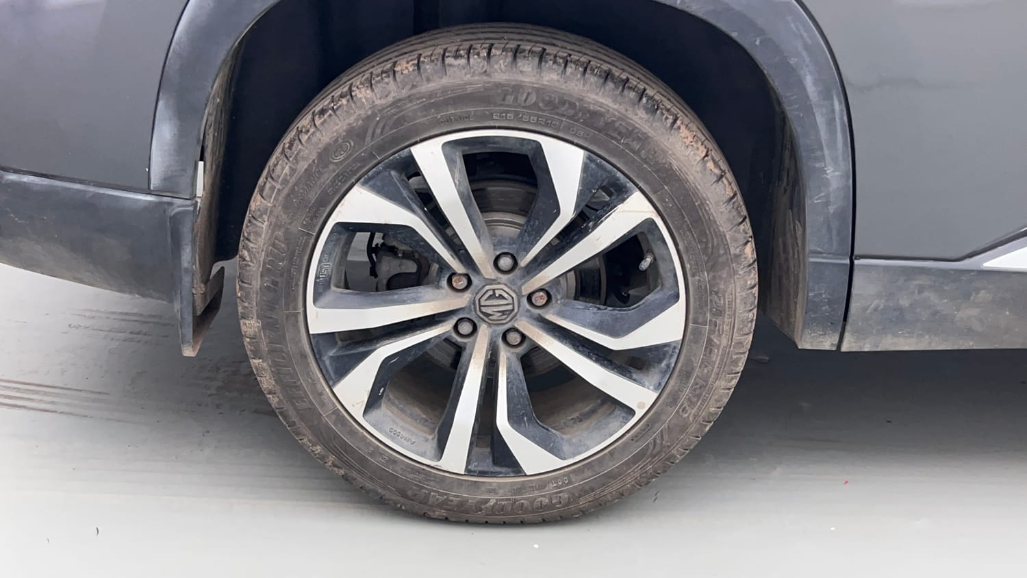 Used 2023 MG Motors Hector Smart Pro 1.5 Turbo MT Petrol Manual tyres RIGHT REAR TYRE RIM VIEW