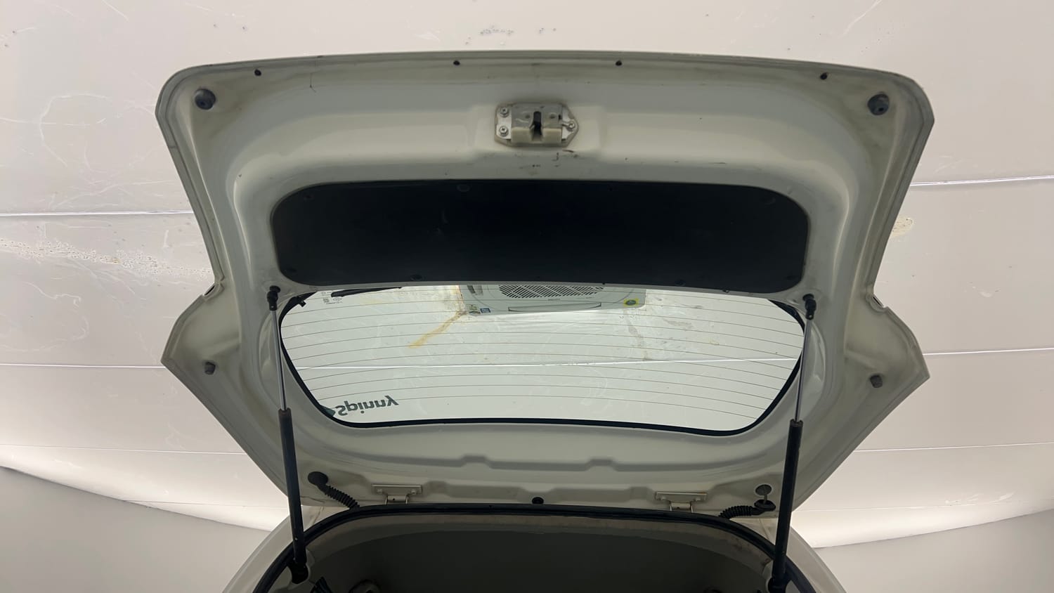 Used 2015 Maruti Suzuki Wagon R VXI Petrol Manual interior DICKY DOOR OPEN VIEW