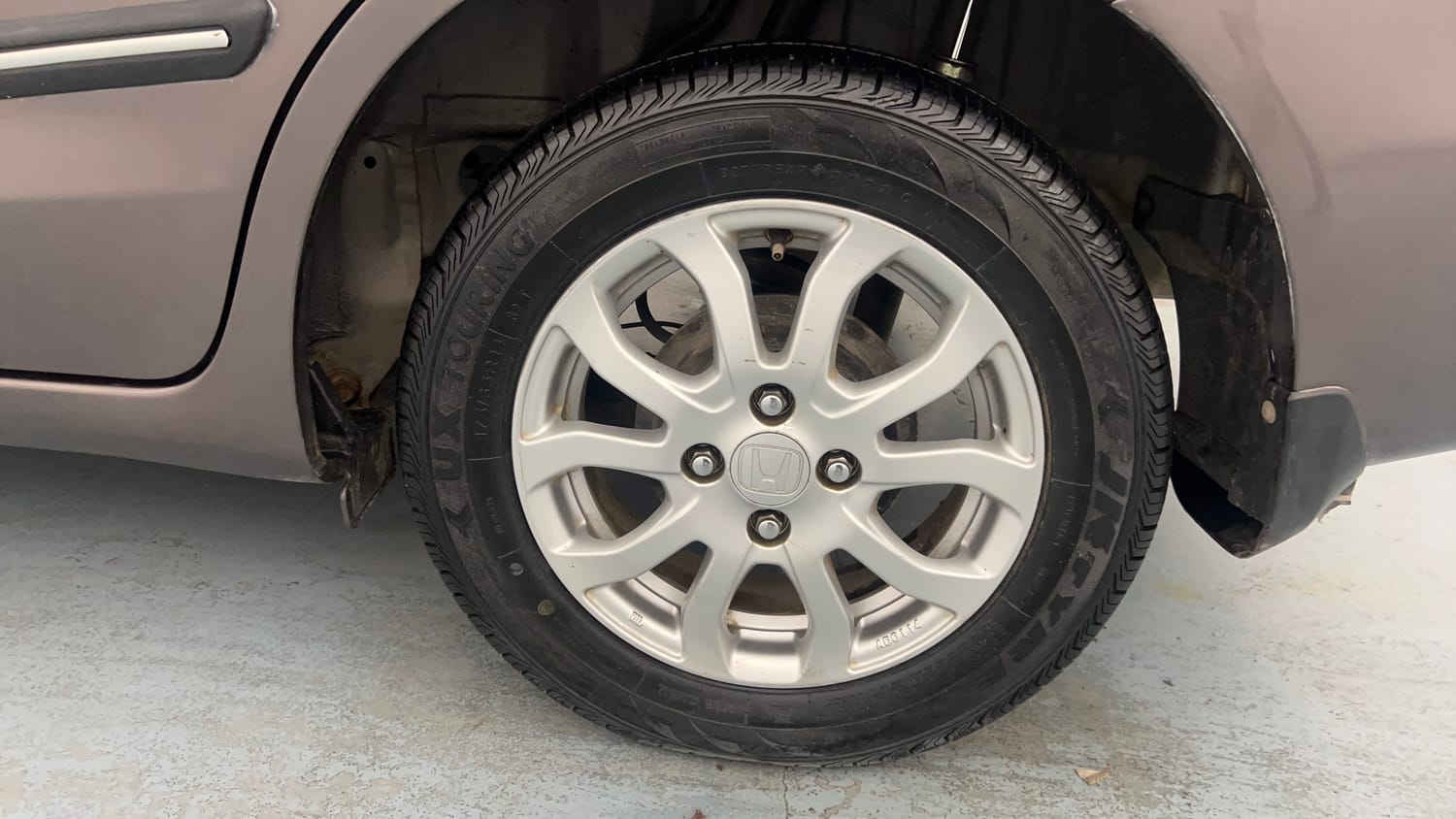 Used 2016 Honda Amaze 1.2 VX i-VTEC Petrol Manual tyres LEFT REAR TYRE RIM VIEW