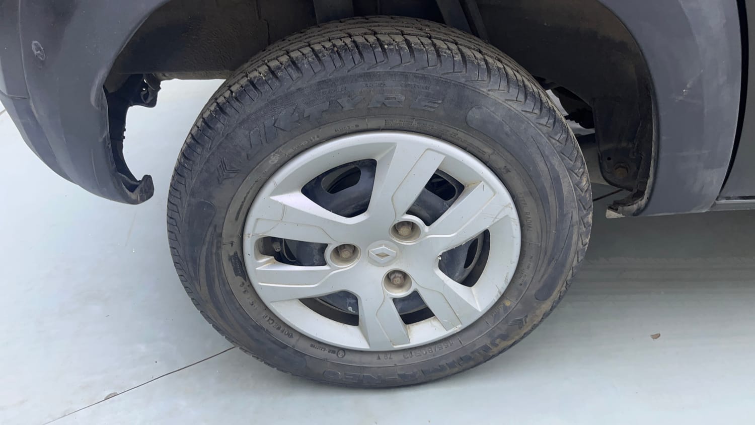 Used 2018 Renault Kwid 1.0 RXT Petrol Manual tyres RIGHT REAR TYRE RIM VIEW