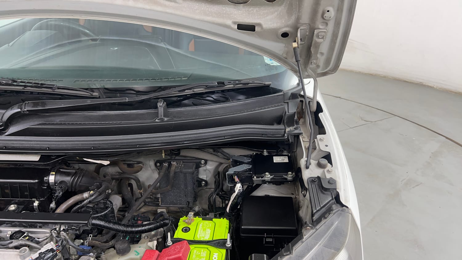 Used 2019 Maruti Suzuki Wagon R 1.0 VXI AMT Petrol Automatic engine ENGINE LEFT SIDE HINGE & APRON VIEW