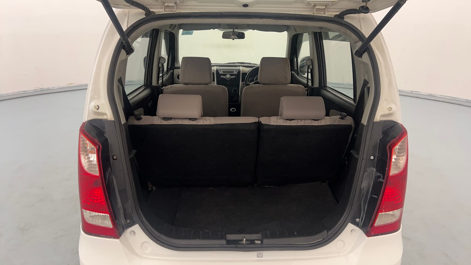 Used 2015 Maruti Suzuki Wagon R VXI Petrol Manual interior DICKY INSIDE VIEW
