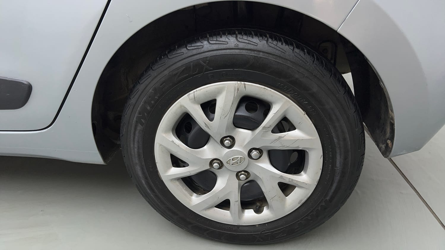 Used 2019 Hyundai Grand i10 Magna 1.2 Kappa VTVT CNG (outside fitted) Cng Manual tyres LEFT REAR TYRE RIM VIEW