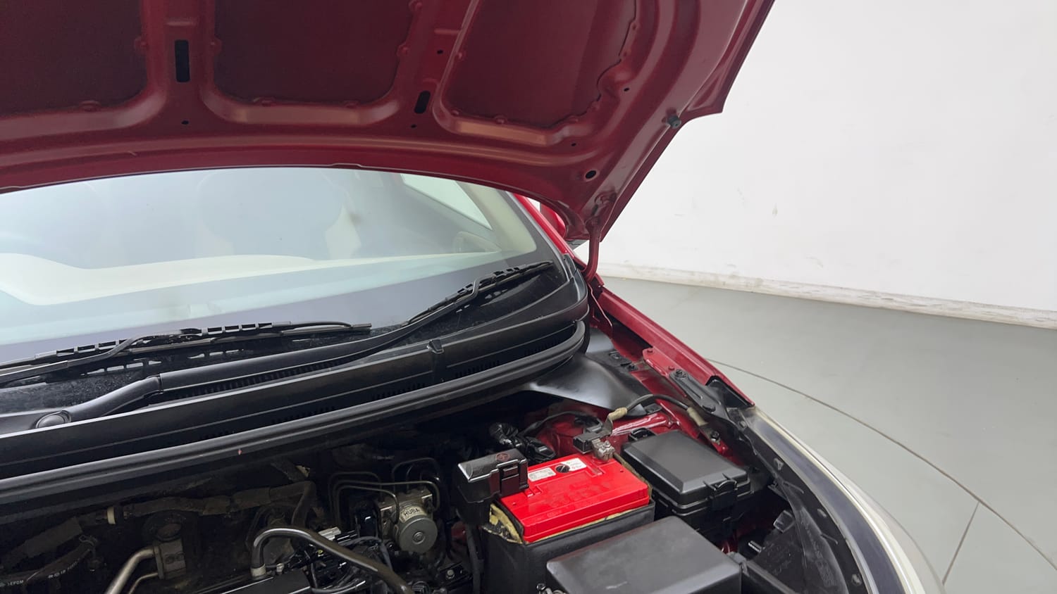 Used 2015 Hyundai Elite i20 Sportz 1.2 Petrol Manual engine ENGINE LEFT SIDE HINGE & APRON VIEW