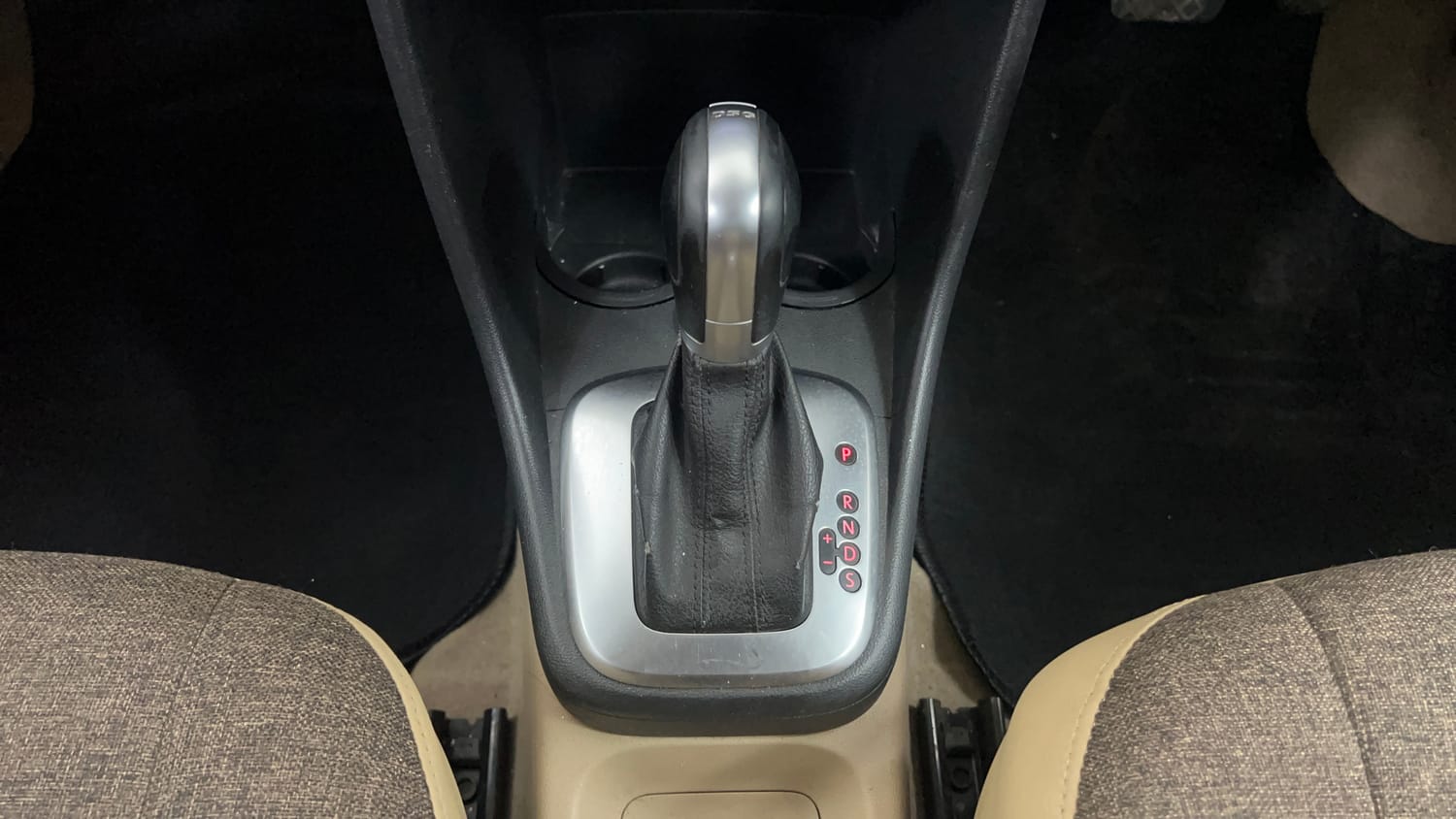 Used 2019 Volkswagen Ameo Highline Plus 1.5L AT (D)16 Alloy Diesel Automatic interior GEAR  KNOB VIEW