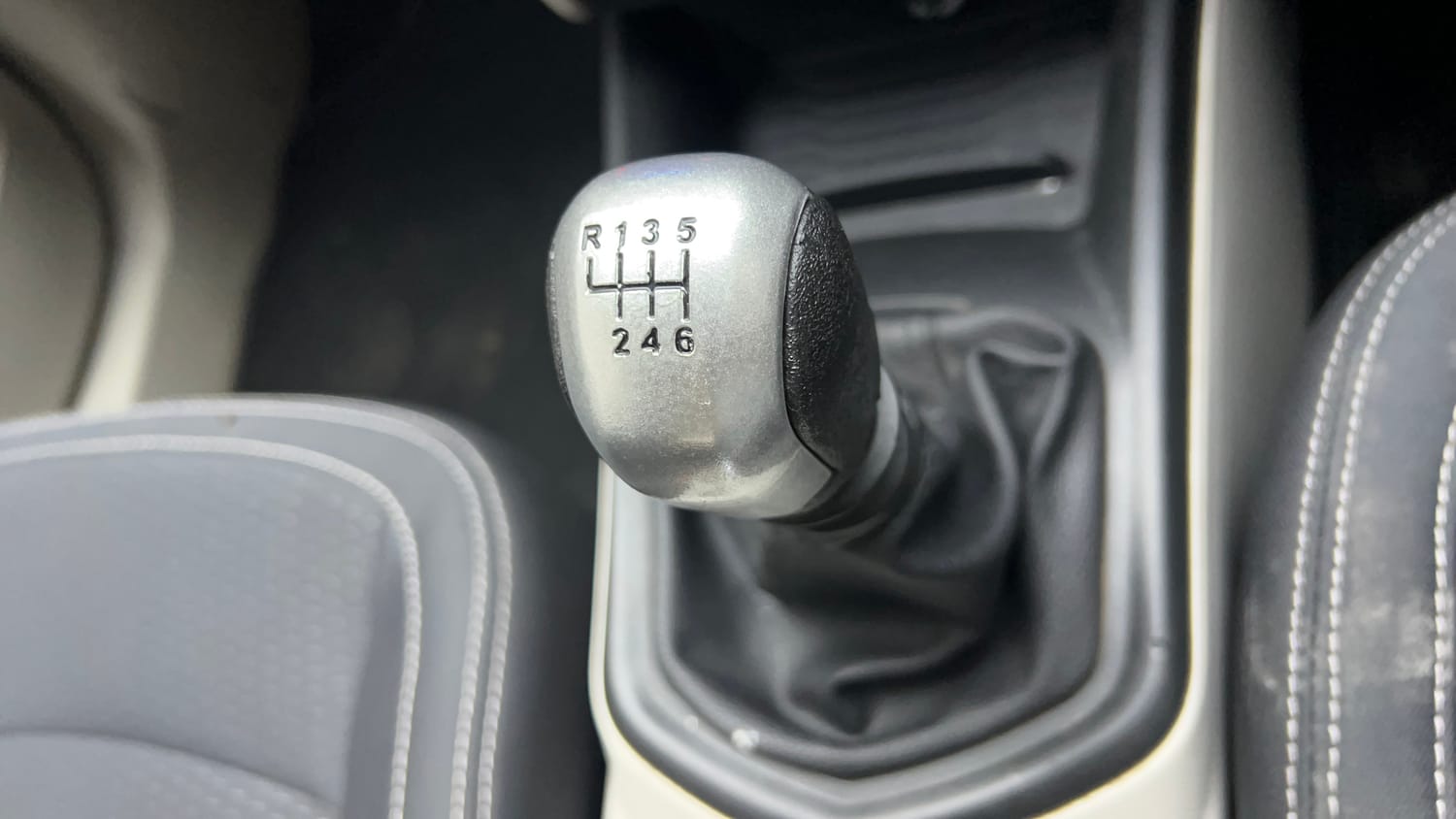 Used 2022 Mahindra XUV 300 W6 1.2 Petrol Petrol Manual interior GEAR  KNOB VIEW