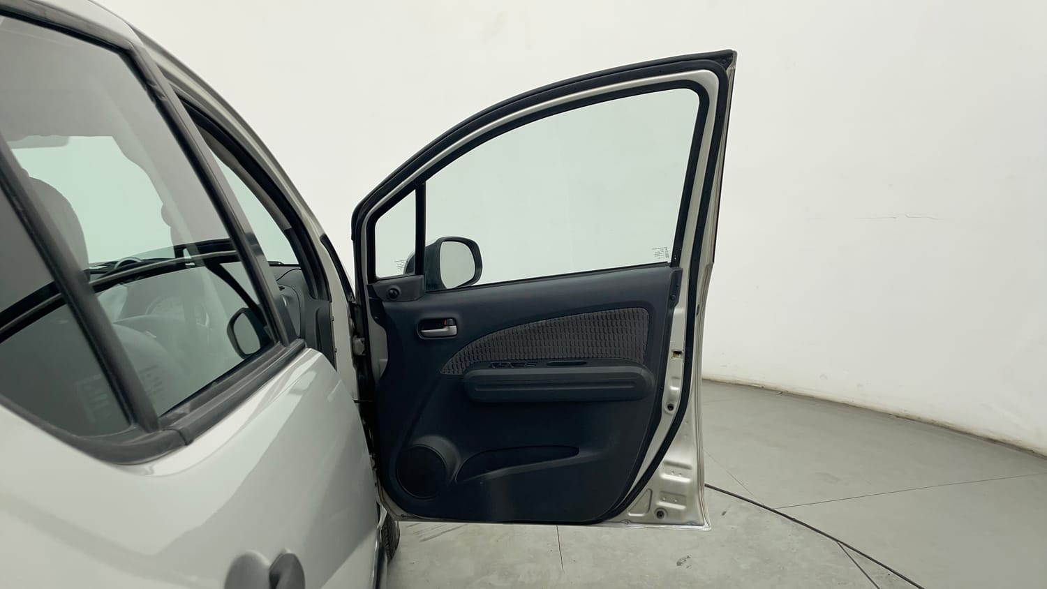 Used 2015 Maruti Suzuki Ritz Vxi BS-IV Petrol Manual interior RIGHT FRONT DOOR OPEN VIEW