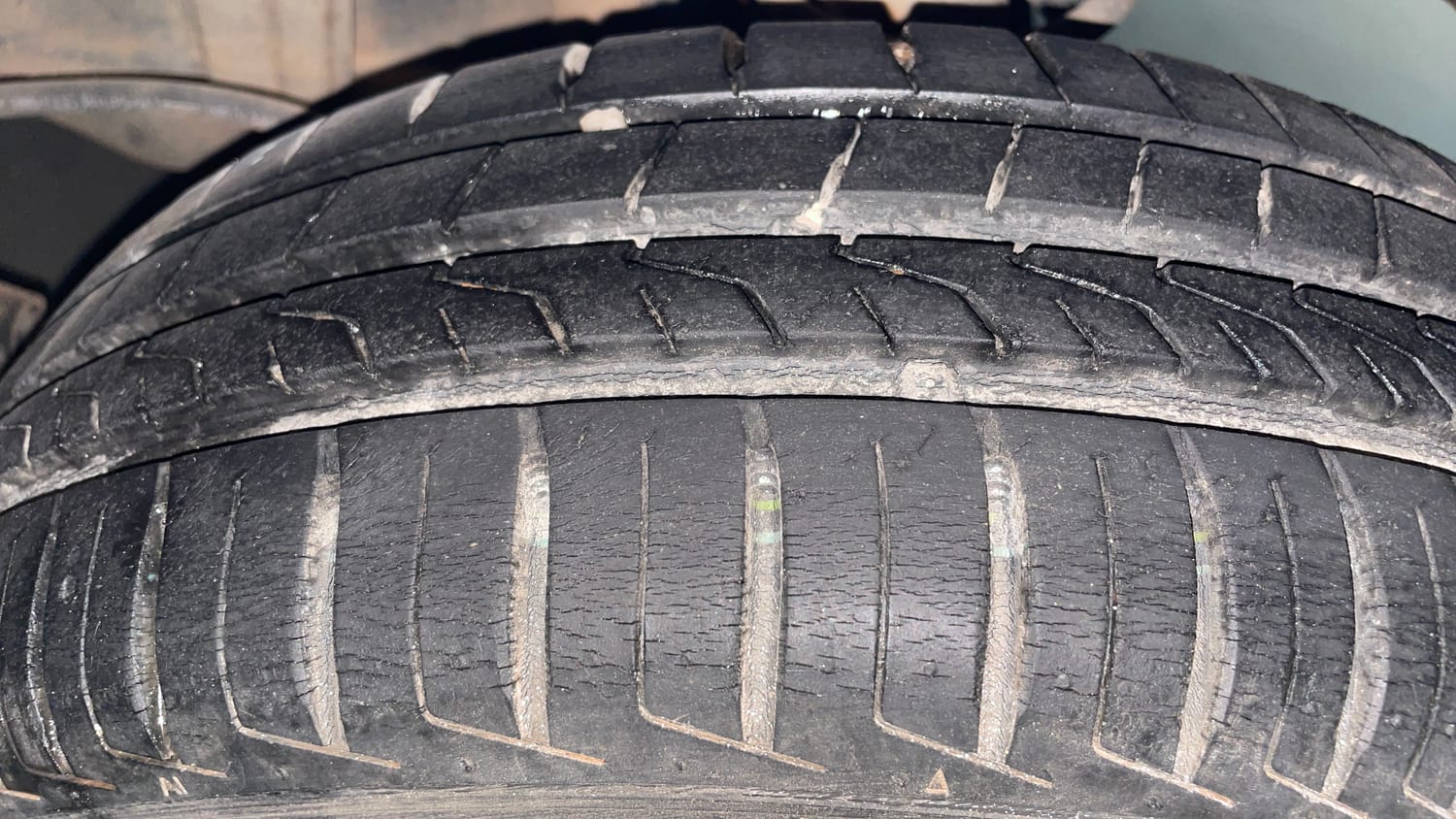 Used 2014 Maruti Suzuki Estilo LXi BS-IV Petrol Manual tyres LEFT REAR TYRE TREAD VIEW