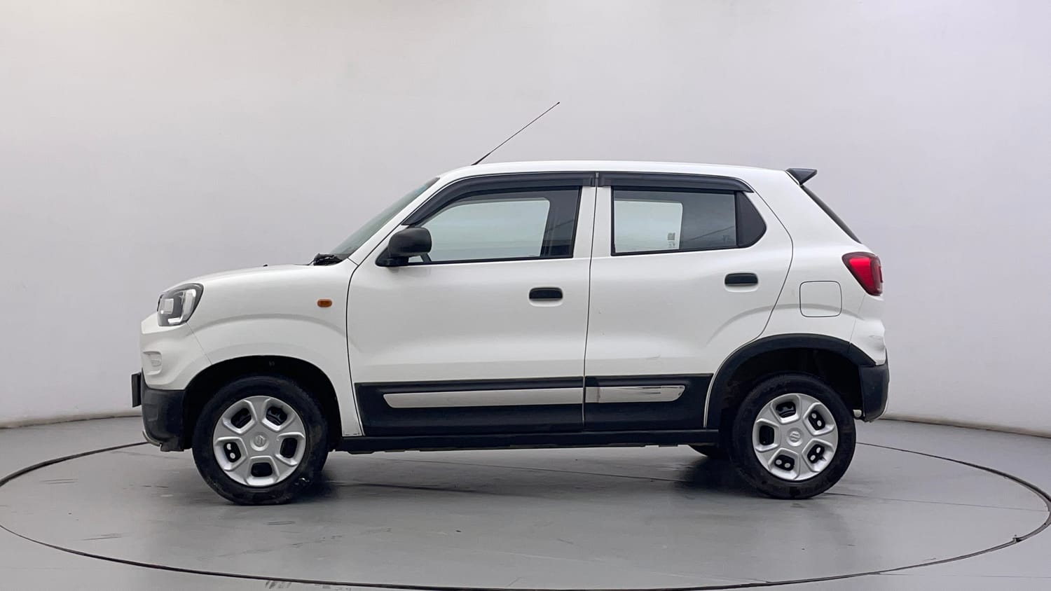 Used 2021 Maruti Suzuki S-Presso VXi AMT Petrol Automatic exterior LEFT SIDE VIEW