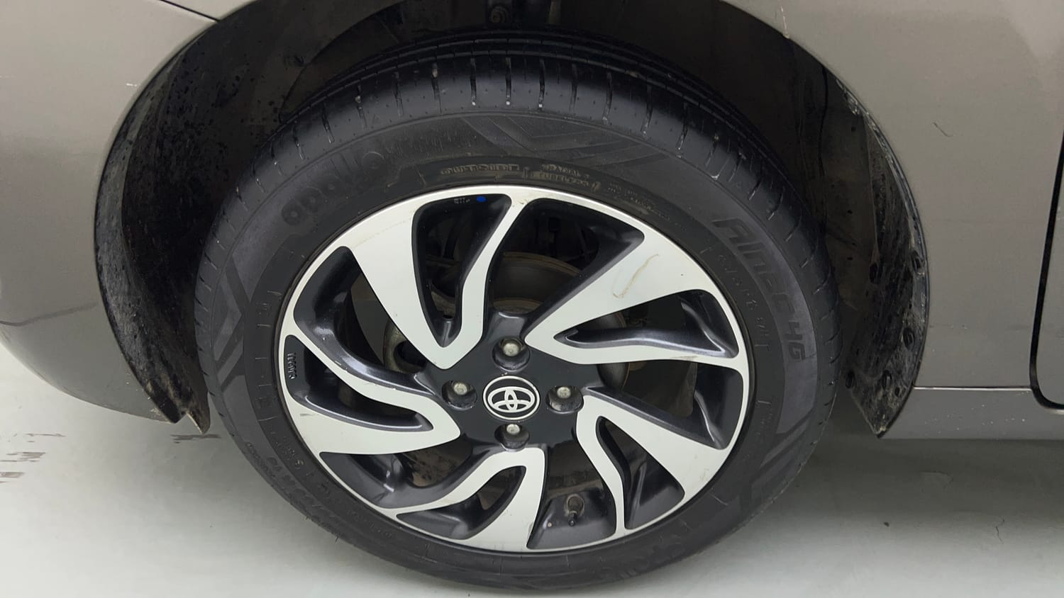Used 2019 Toyota Glanza V Petrol Manual tyres LEFT FRONT TYRE RIM VIEW