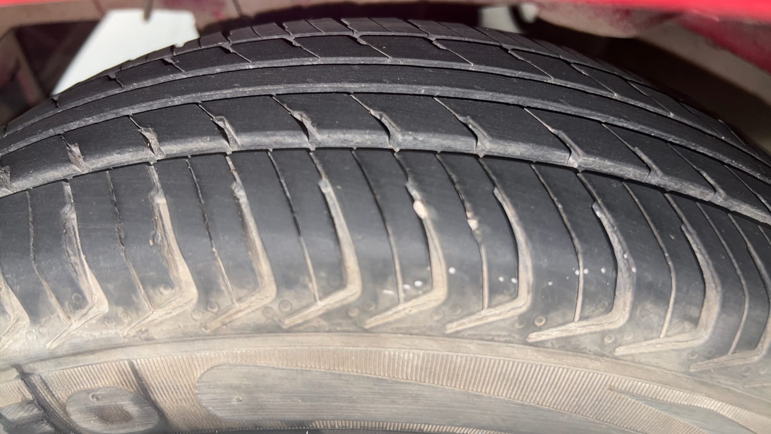 Used 2016 Hyundai Eon Era Petrol Manual tyres RIGHT REAR TYRE TREAD VIEW