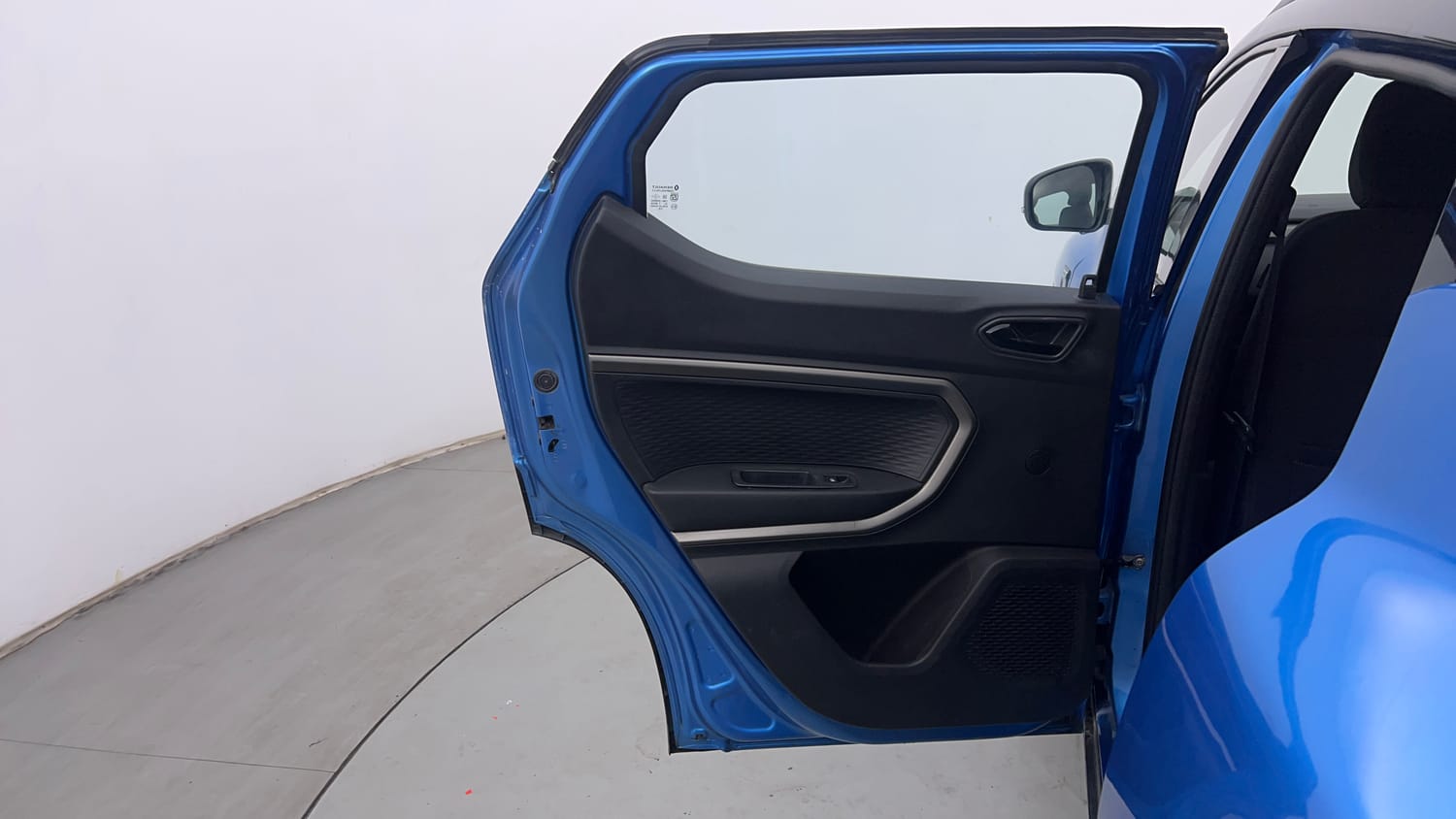 Used 2023 Renault Kiger RXZ 1.0 Turbo MT Dual Tone Petrol Manual interior LEFT REAR DOOR OPEN VIEW