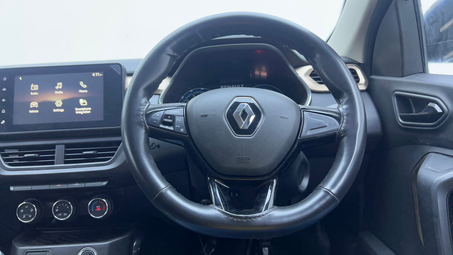 Used 2022 Renault Kiger RXT MT Petrol Manual interior STEERING VIEW