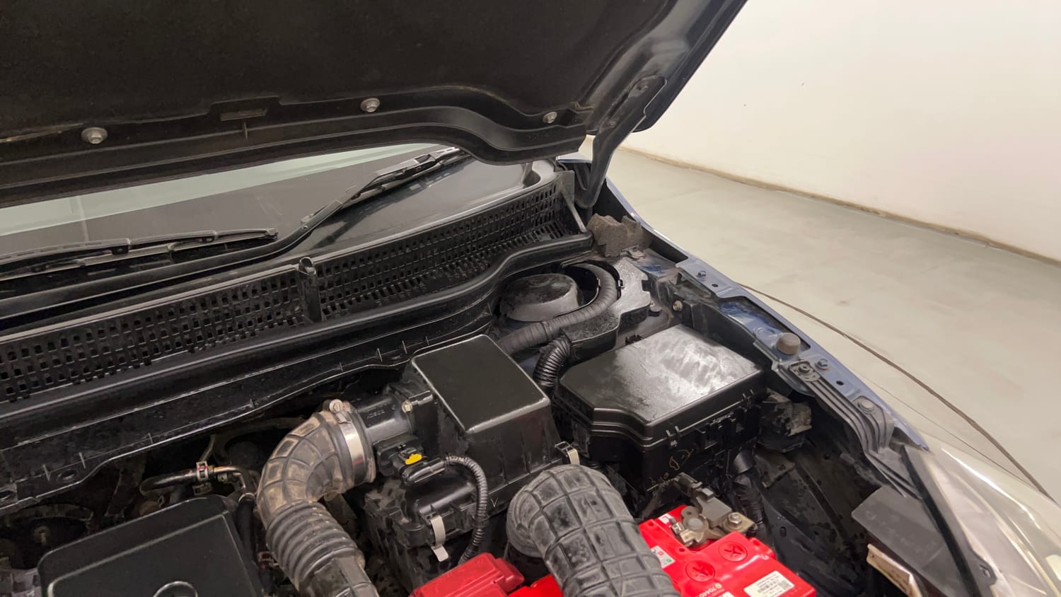 Used 2017 Maruti Suzuki S-Cross Alpha 1.3 Diesel Manual engine ENGINE LEFT SIDE HINGE & APRON VIEW