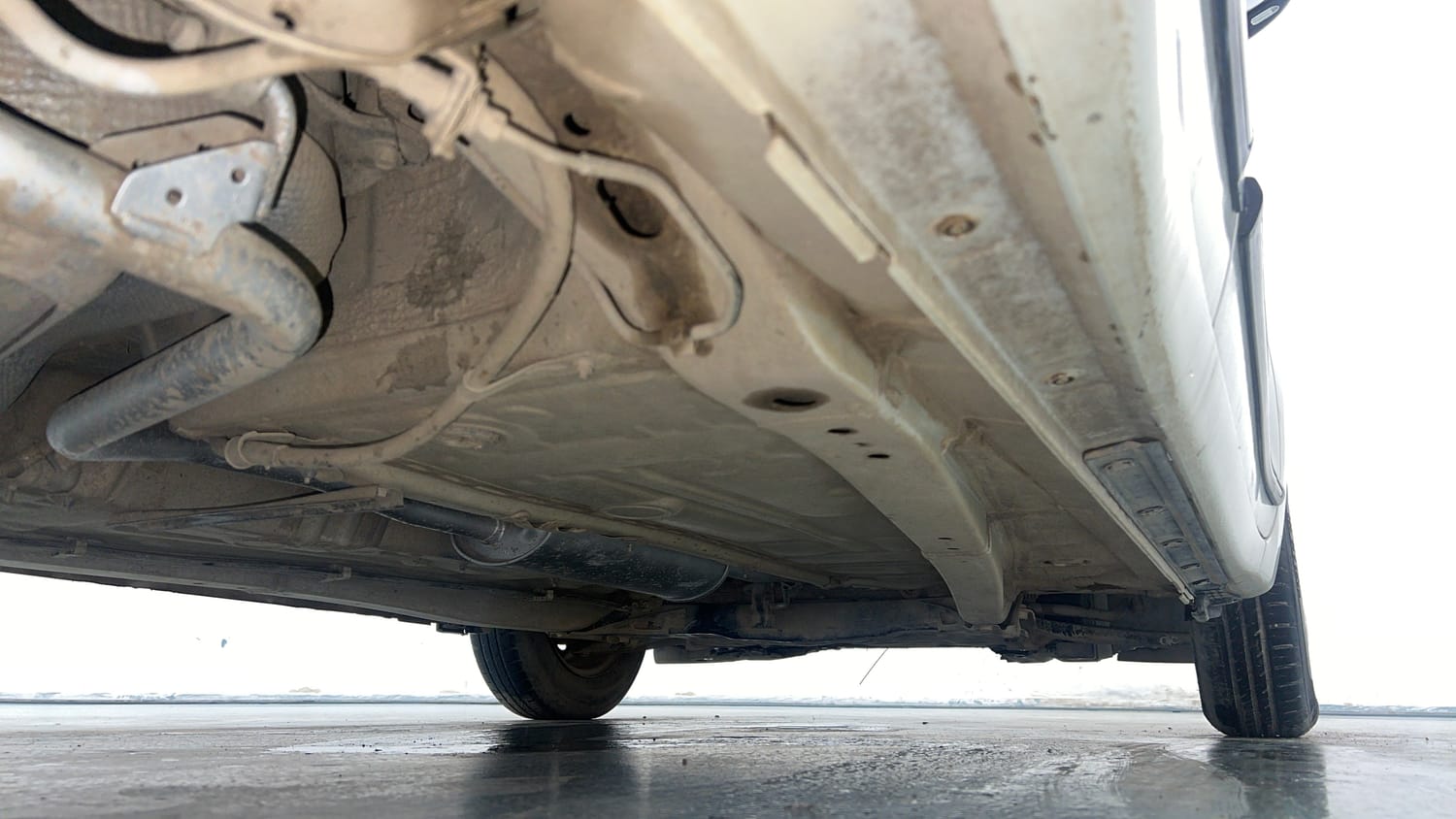 Used 2021 Maruti Suzuki Swift VXi Petrol Manual extra REAR RIGHT UNDERBODY VIEW