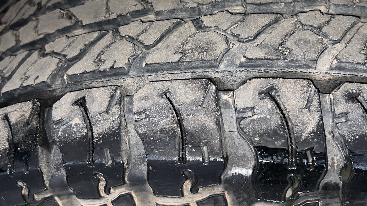 Used 2022 mahindra Thar LX Hard Top Petrol AT 4WD Petrol Automatic tyres LEFT REAR TYRE TREAD VIEW
