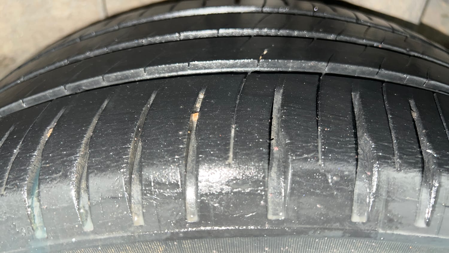 Used 2014 Hyundai Elite i20 Sportz 1.2 Petrol Manual tyres LEFT REAR TYRE TREAD VIEW