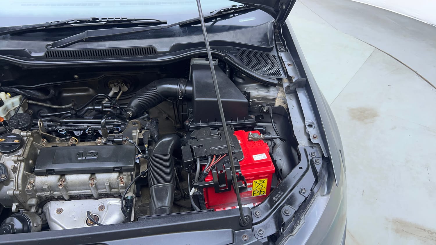 Used 2013 Volkswagen Polo Highline1.2L (P) Petrol Manual engine ENGINE LEFT SIDE VIEW