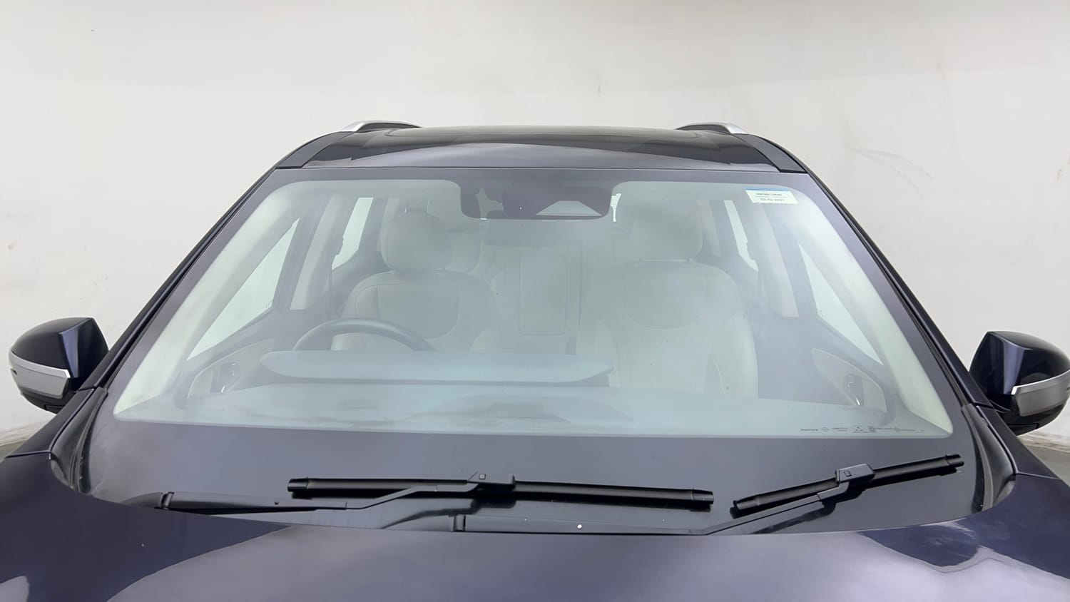 Used 2021 Mahindra XUV700 AX 7 Diesel AT Luxury Pack 7 STR Diesel Automatic exterior FRONT WINDSHIELD VIEW