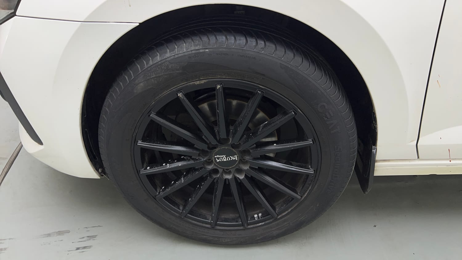 Used 2022 Skoda Slavia Ambition 1.0L TSI AT Petrol Automatic tyres LEFT FRONT TYRE RIM VIEW