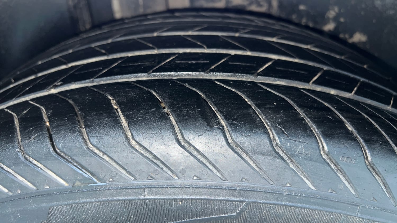 Used 2022 Skoda Slavia Ambition 1.0L TSI AT Petrol Automatic tyres RIGHT REAR TYRE TREAD VIEW