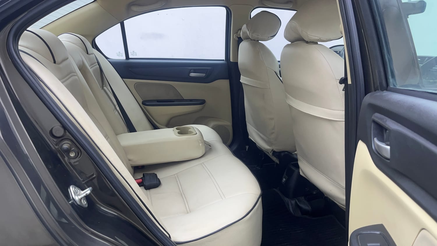 Used 2023 Honda Amaze VX MT 1.2 Petrol Petrol Manual interior RIGHT SIDE REAR DOOR CABIN VIEW