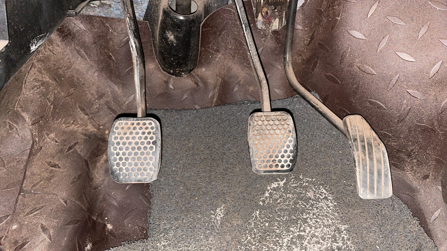 Used 2014 Maruti Suzuki Estilo LXi BS-IV Petrol Manual interior PEDALS VIEW