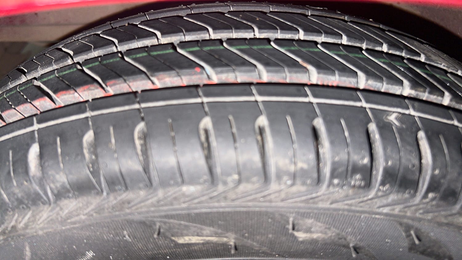 Used 2016 Hyundai Eon Era Petrol Manual tyres LEFT FRONT TYRE TREAD VIEW