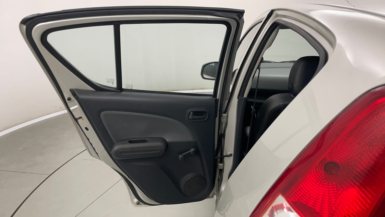 Used 2014 Maruti Suzuki Ritz Lxi BS-IV Petrol Manual interior LEFT REAR DOOR OPEN VIEW