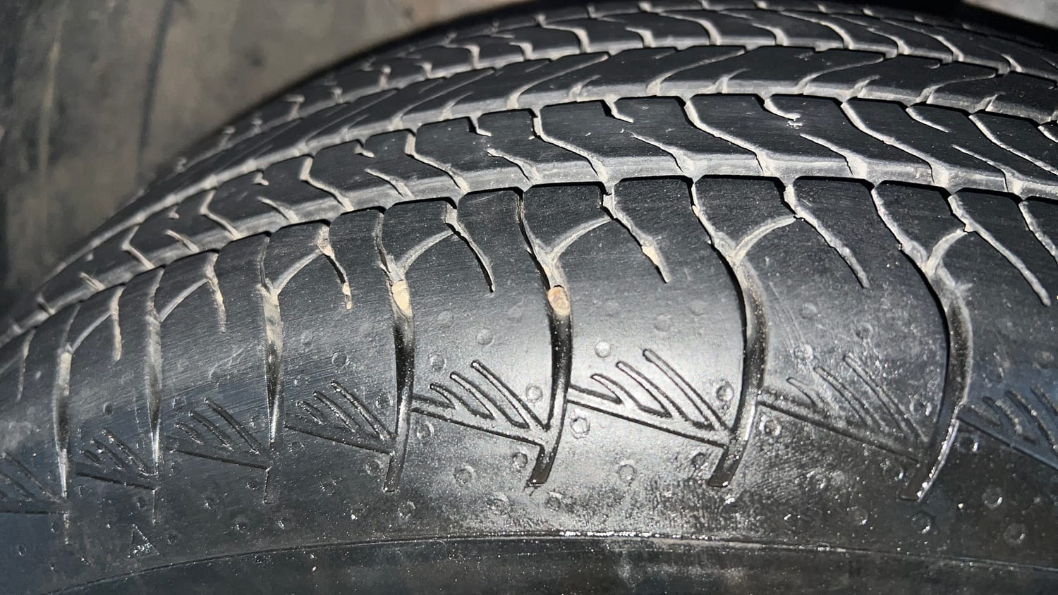 Used 2021 Kia Seltos GTX Plus DCT 1.4 Petrol Automatic tyres LEFT FRONT TYRE TREAD VIEW