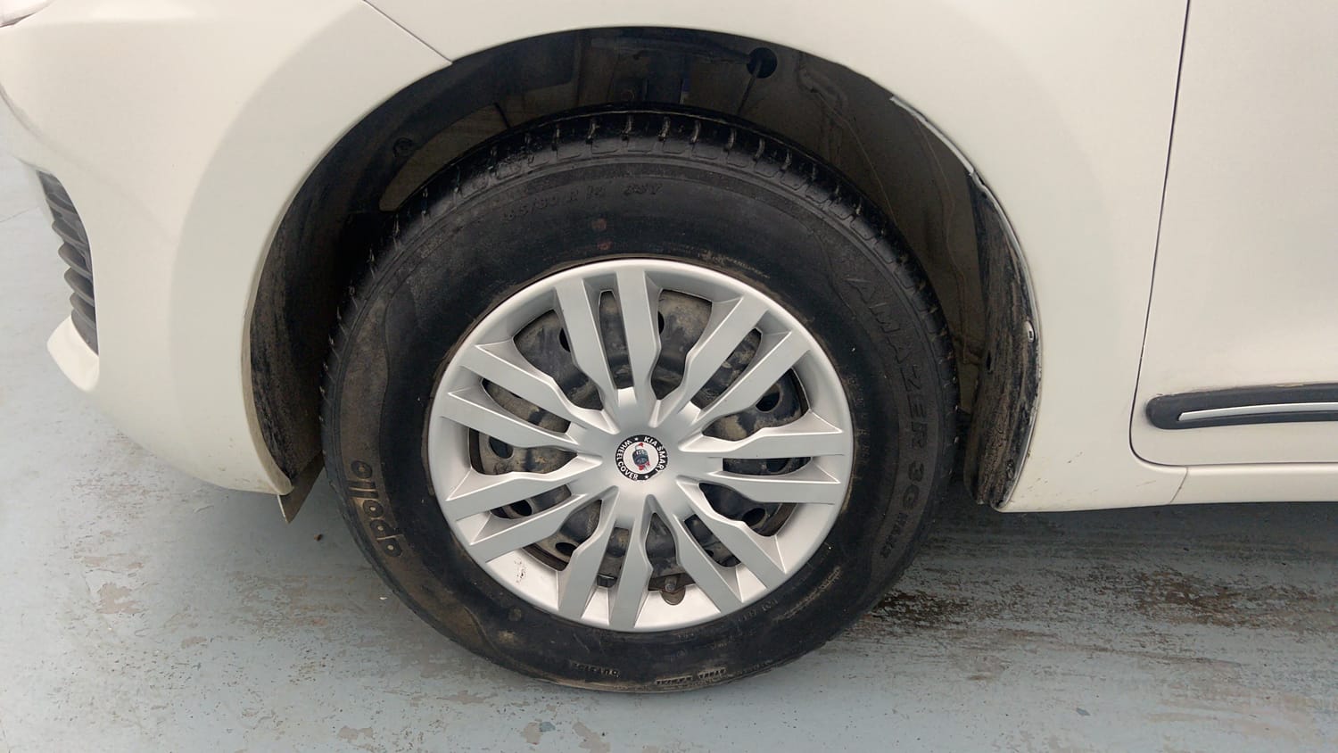 Used 2021 Maruti Suzuki Swift VXi Petrol Manual tyres LEFT FRONT TYRE RIM VIEW