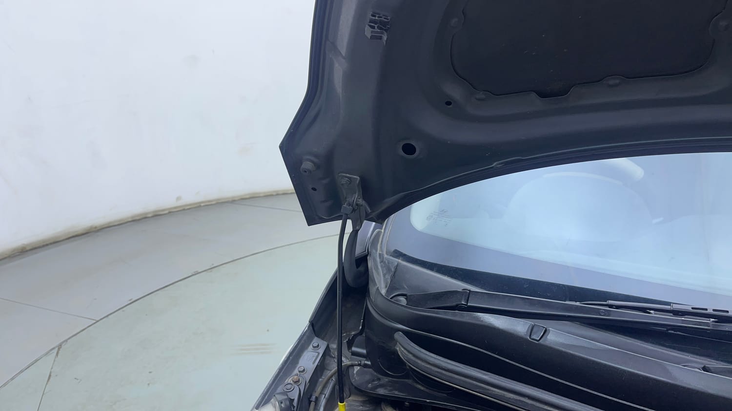 Used 2018 Hyundai Grand i10 Magna AT 1.2 Kappa VTVT Petrol Automatic engine ENGINE RIGHT SIDE HINGE & APRON VIEW