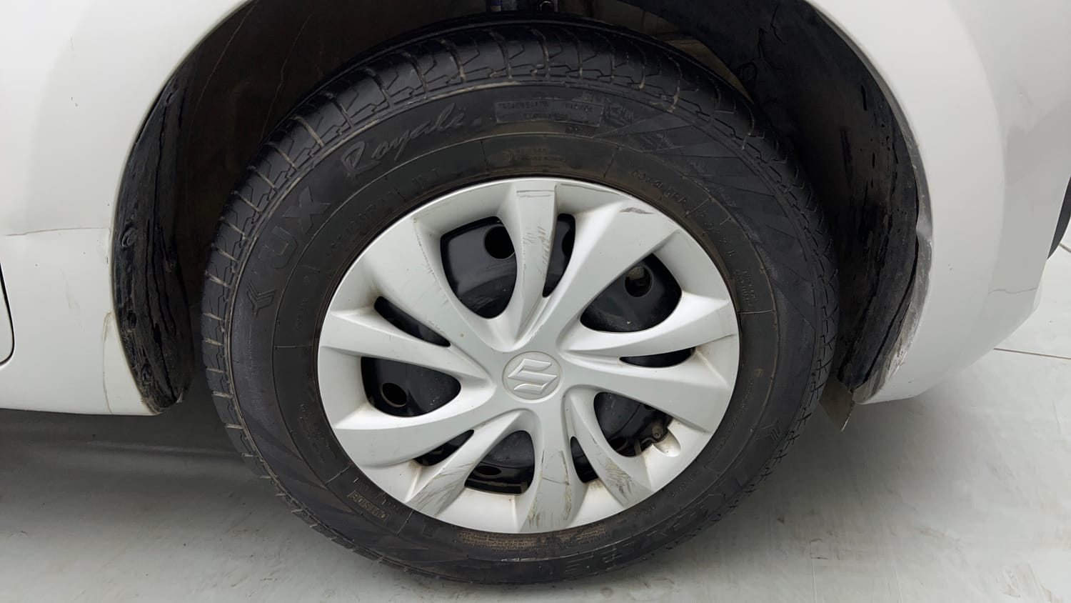 Used 2022 Maruti Suzuki Swift VXi AMT Petrol Automatic tyres RIGHT FRONT TYRE RIM VIEW