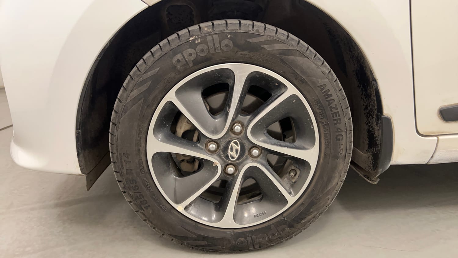 Used 2018 Hyundai Grand i10 Sportz AT 1.2 Kappa VTVT Petrol Automatic tyres LEFT FRONT TYRE RIM VIEW