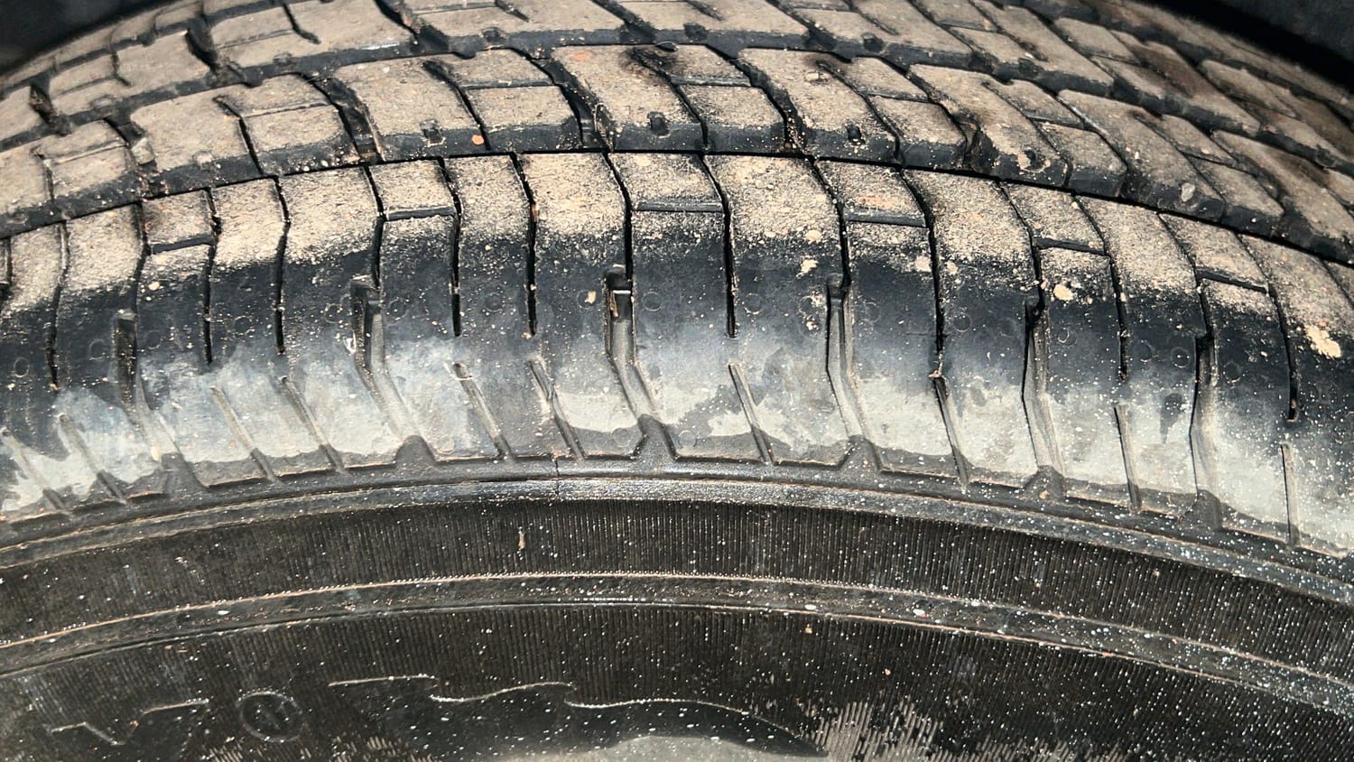 Used 2015 Maruti Suzuki Swift VXi Petrol Manual tyres RIGHT REAR TYRE TREAD VIEW