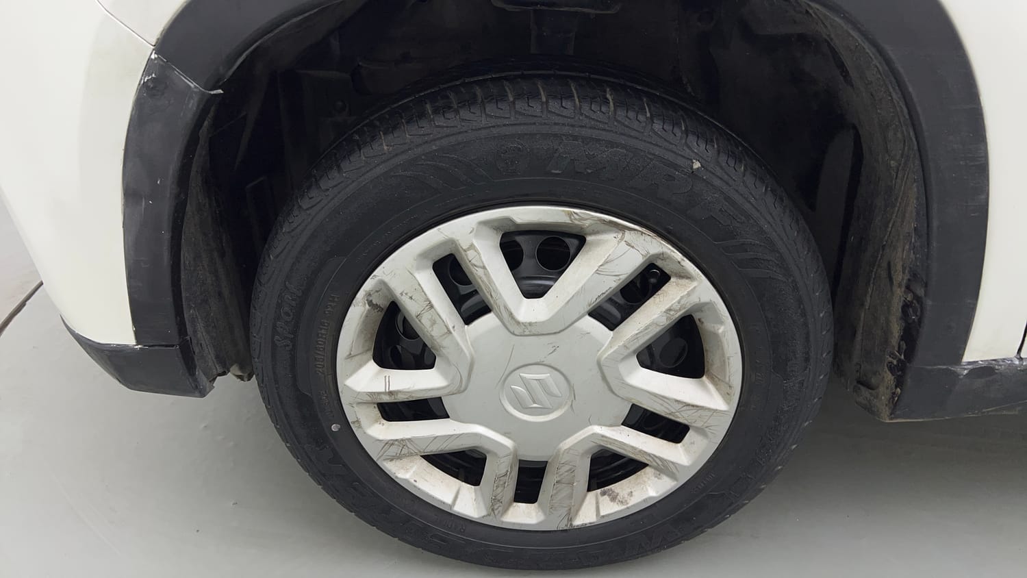 Used 2018 maruti-suzuki Vitara Brezza VDi AGS Diesel Automatic tyres LEFT FRONT TYRE RIM VIEW
