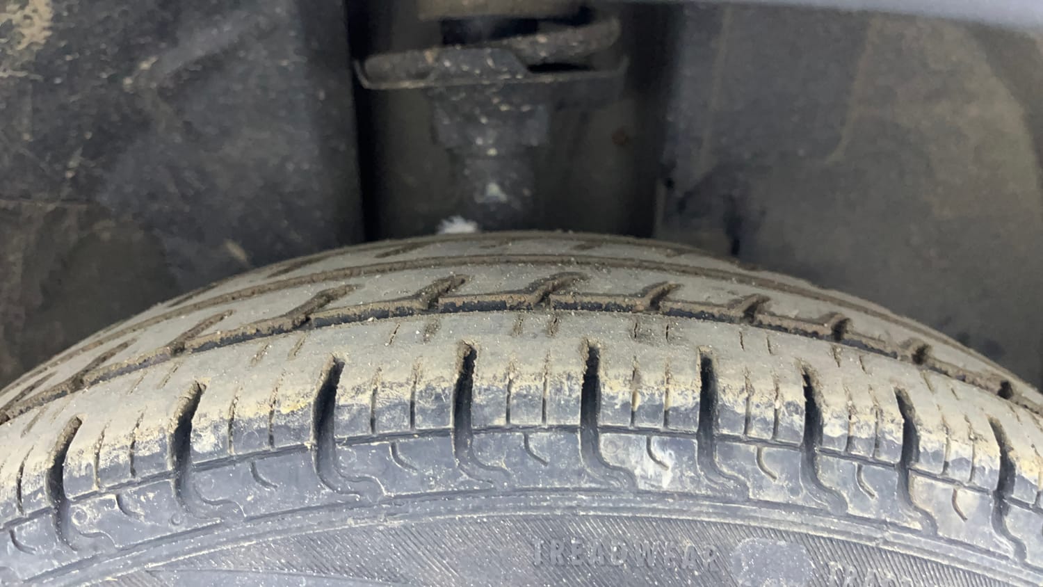 Used 2017 Renault Kwid 1.0 RXT AMT Petrol Automatic tyres RIGHT FRONT TYRE TREAD VIEW