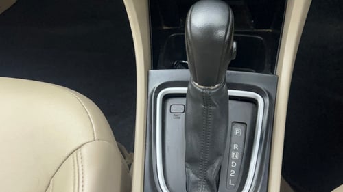 Used 2019 Maruti Suzuki Ciaz Alpha Hybrid 1.5 Petrol Manual interior GEAR  KNOB VIEW