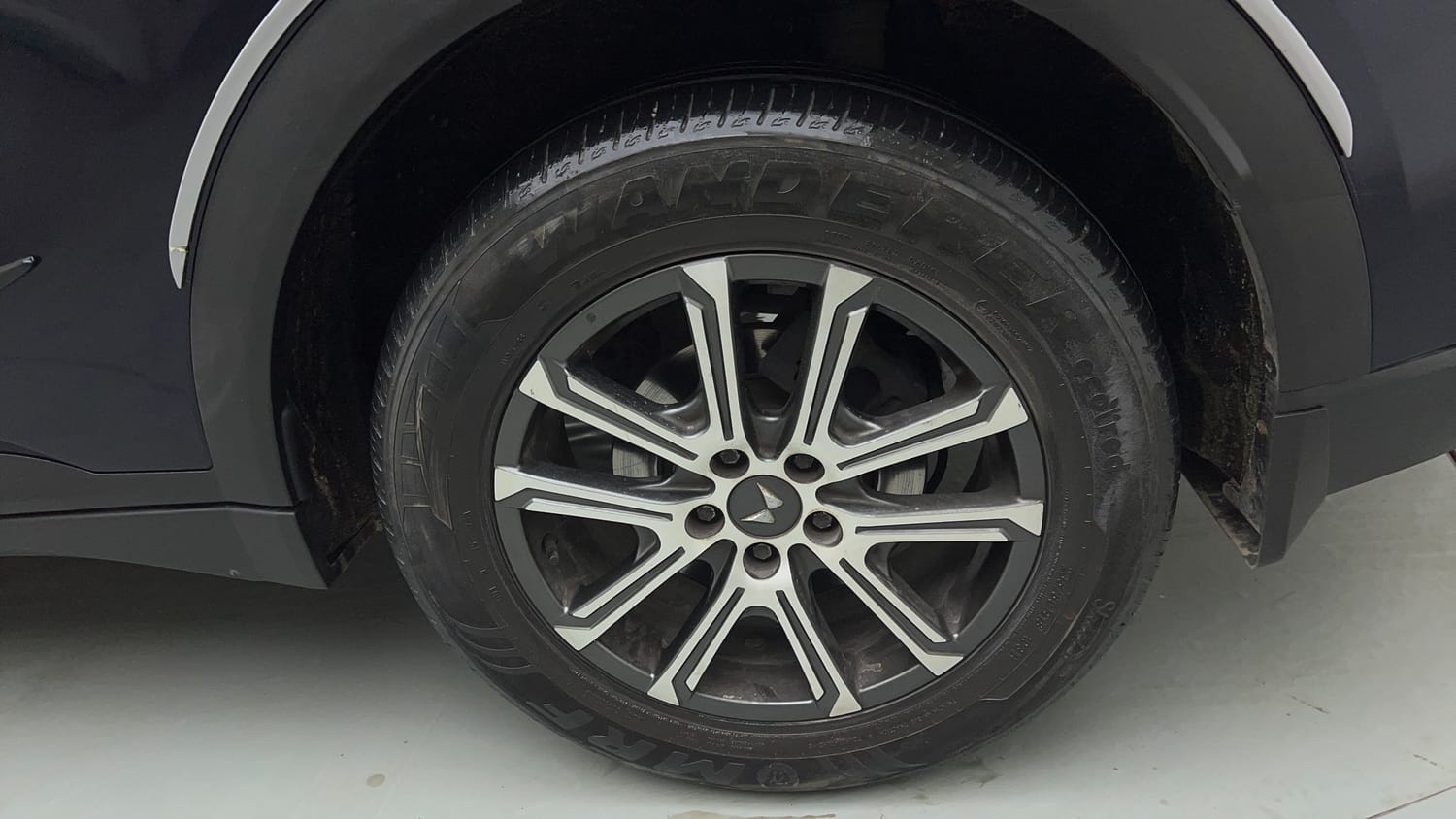Used 2021 Mahindra XUV700 AX 7 Diesel AT Luxury Pack 7 STR Diesel Automatic tyres LEFT REAR TYRE RIM VIEW