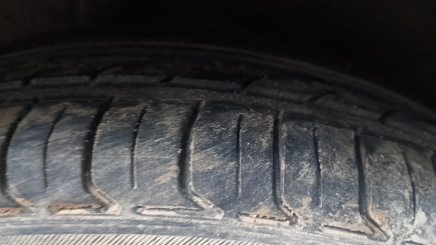Used 2015 Honda City V Petrol Manual tyres RIGHT REAR TYRE TREAD VIEW