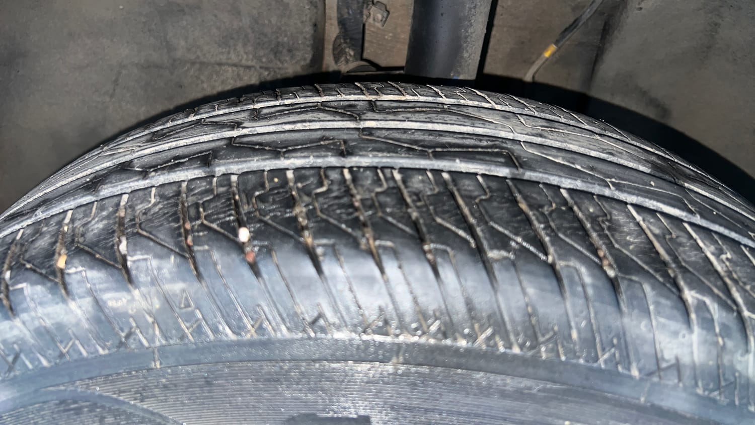 Used 2024 Tata Punch Pure CNG Cng Manual tyres LEFT FRONT TYRE TREAD VIEW