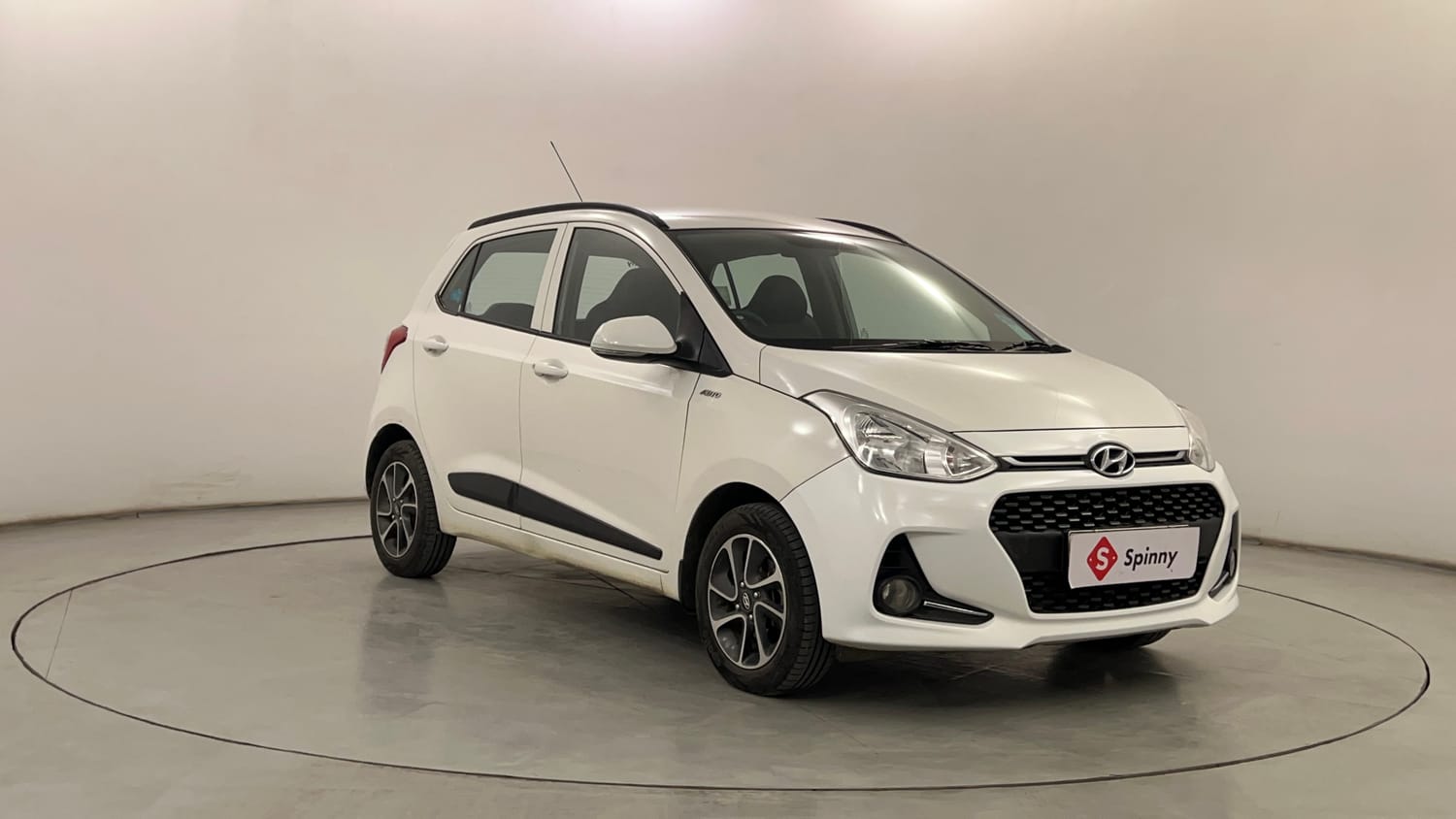Used 2018 Hyundai Grand i10 Sportz AT 1.2 Kappa VTVT Petrol Automatic exterior RIGHT FRONT CORNER VIEW