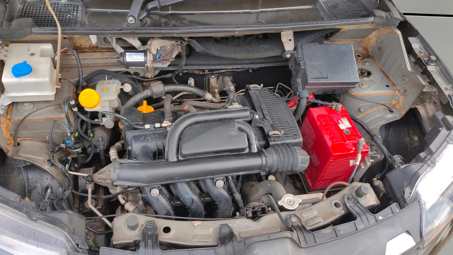 Used 2021 Renault Kwid RXT 1.0 Opt Petrol Manual engine ENGINE RIGHT SIDE VIEW