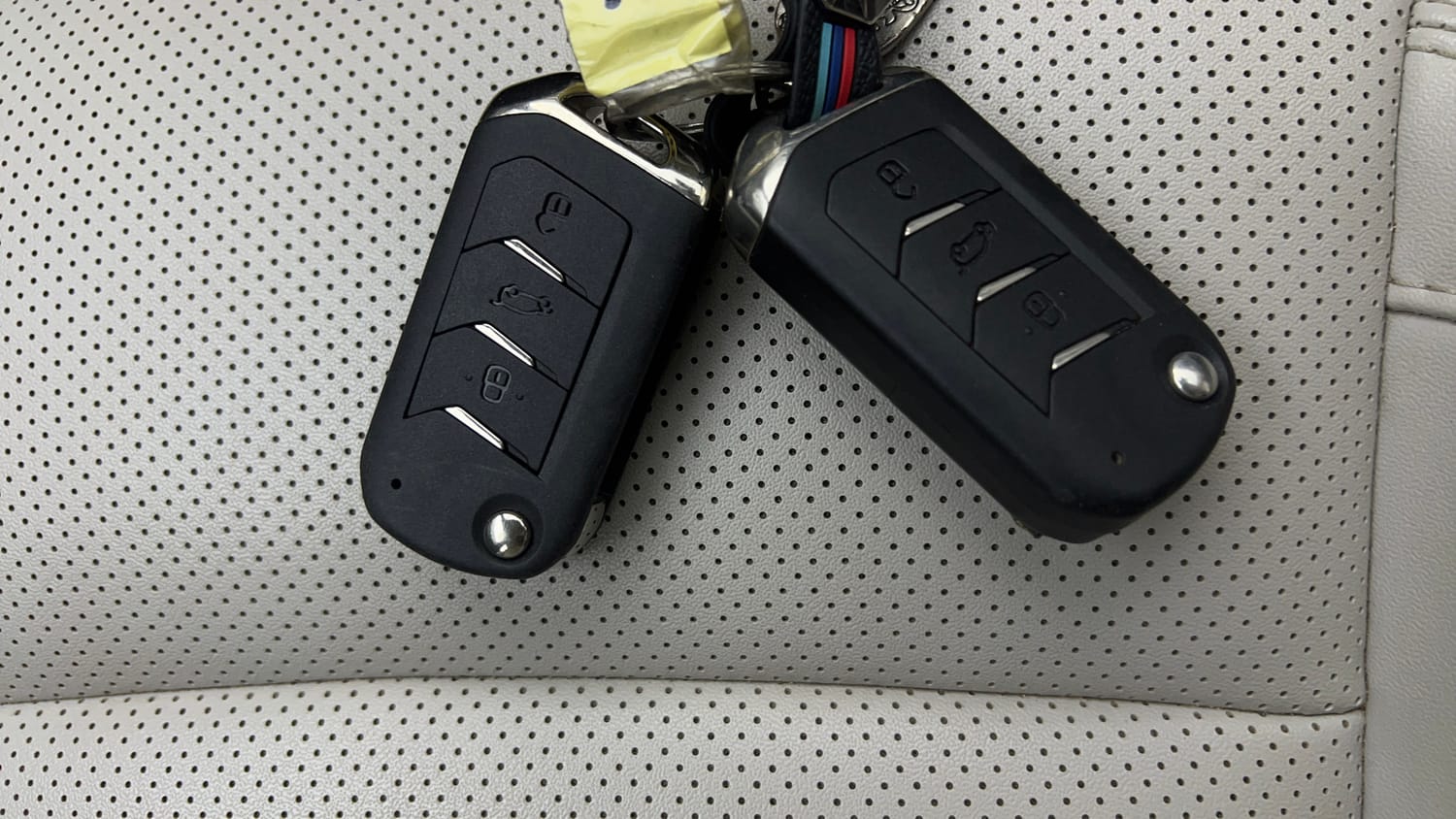 Used 2021 Mahindra XUV700 AX 7 Diesel AT Luxury Pack 7 STR Diesel Automatic extra CAR KEY VIEW