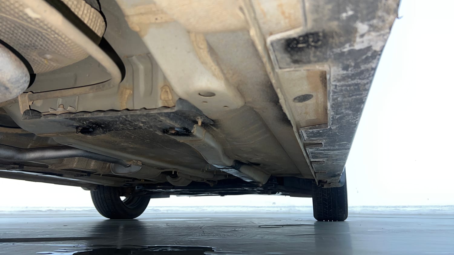 Used 2023 Hyundai i20 Sportz 1.2 IVT Petrol Automatic extra REAR RIGHT UNDERBODY VIEW