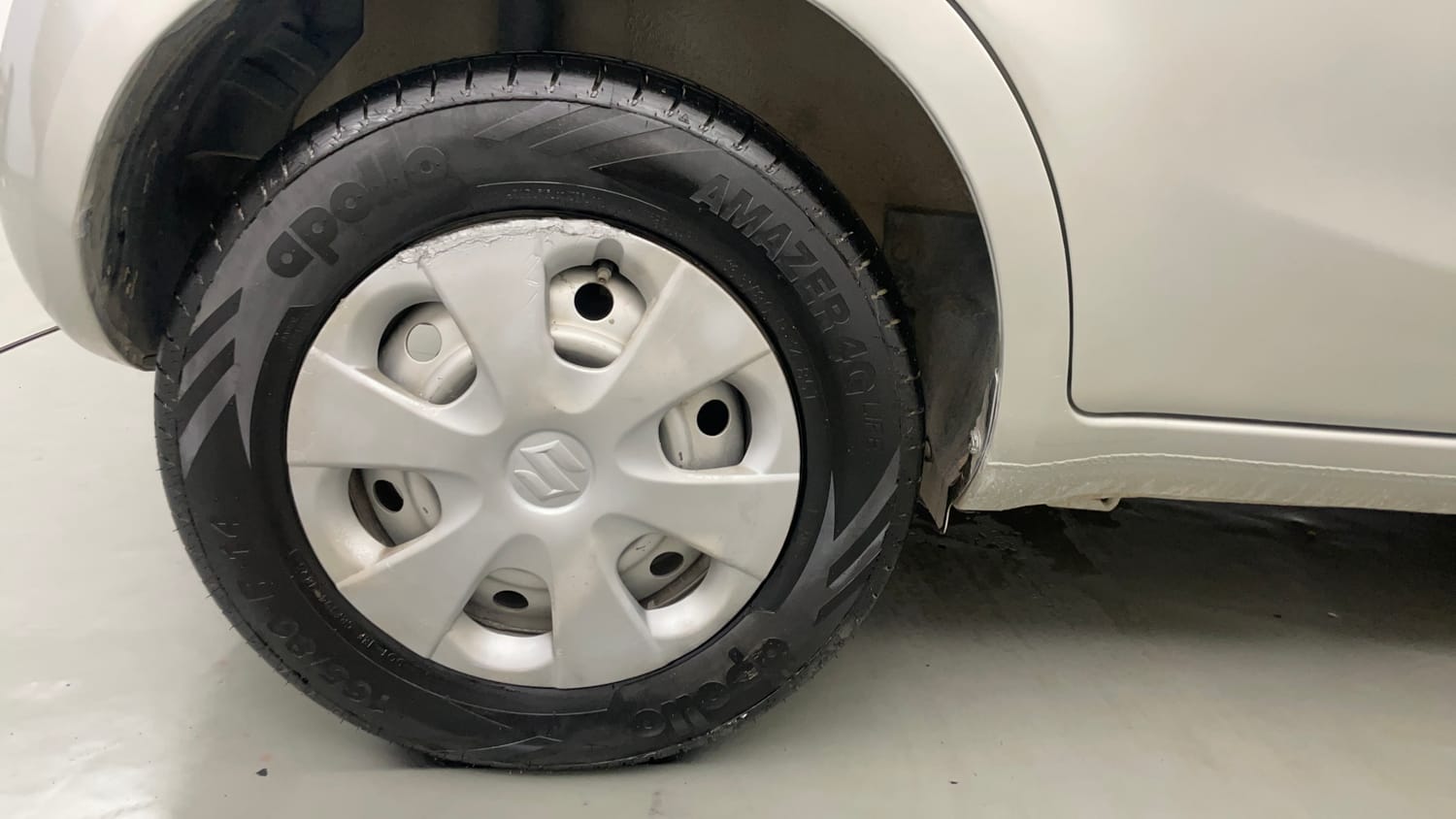 Used 2014 Maruti Suzuki Ritz Lxi BS-IV Petrol Manual tyres RIGHT REAR TYRE RIM VIEW