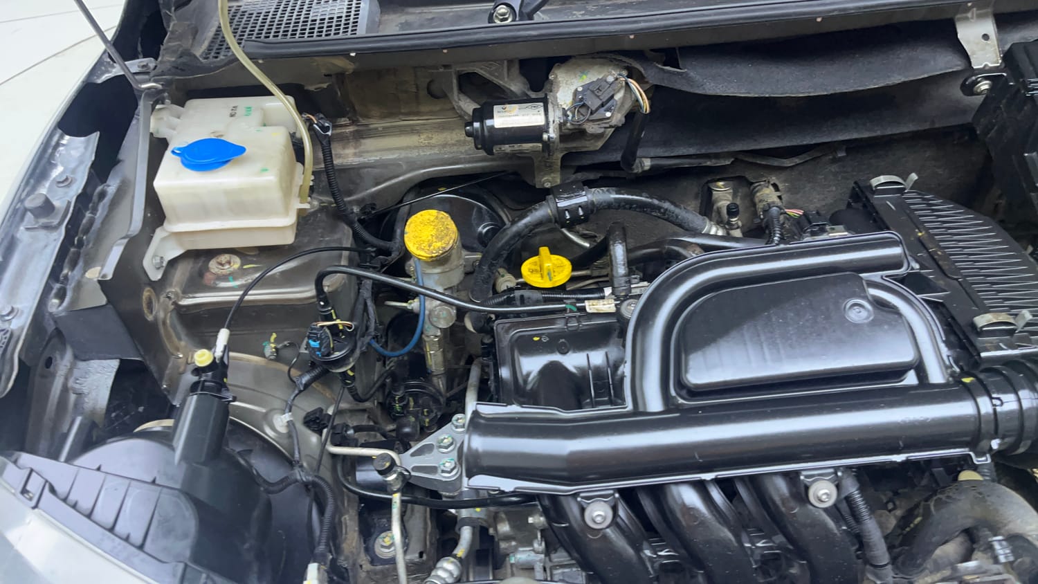 Used 2018 Renault Kwid 1.0 RXT Petrol Manual engine ENGINE RIGHT SIDE VIEW