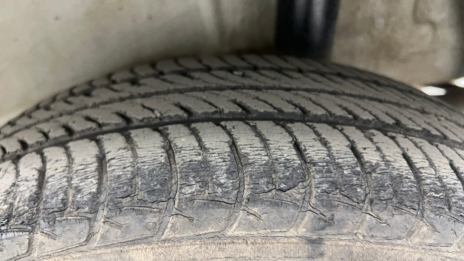 Used 2019 Maruti Suzuki Wagon R 1.0 VXI AMT Petrol Automatic tyres LEFT REAR TYRE TREAD VIEW