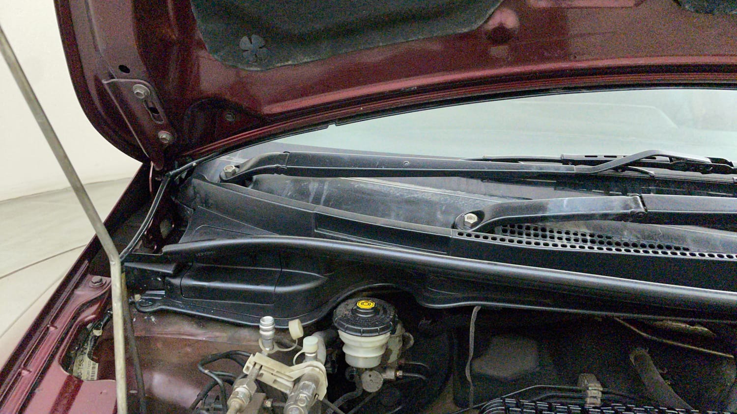 Used 2018 Honda Jazz V AT Petrol Petrol Automatic engine ENGINE RIGHT SIDE HINGE & APRON VIEW
